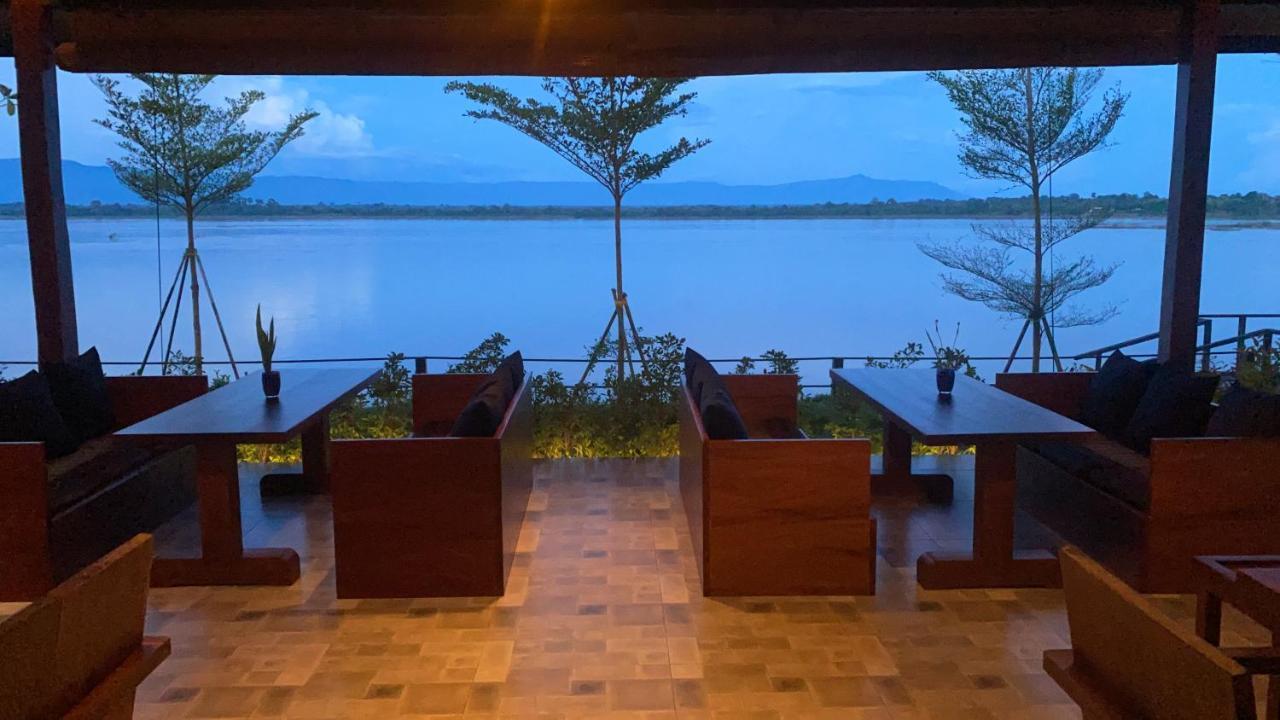 Hotel The Riviera Champasak Exterior foto