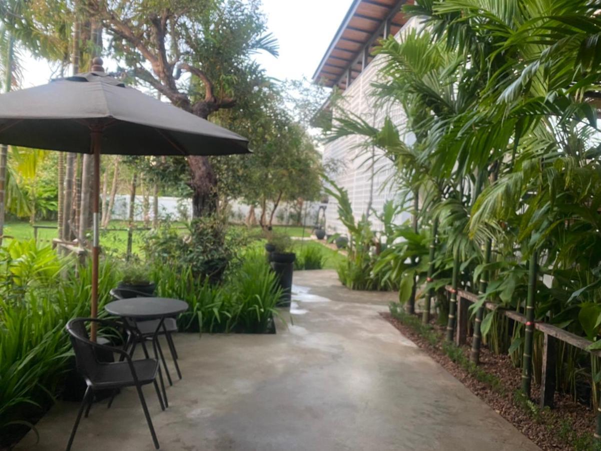 Hotel The Riviera Champasak Exterior foto