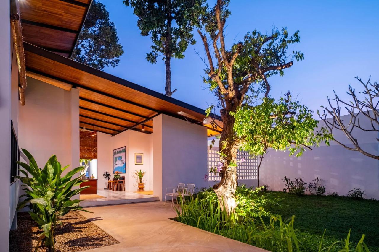 Hotel The Riviera Champasak Exterior foto